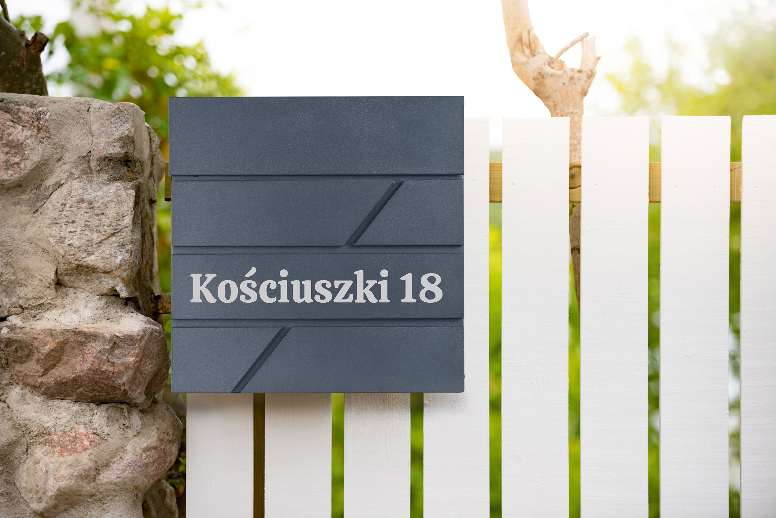 Skrzynka pocztowa na listy Tove antracyt z napisami - obrazek 3